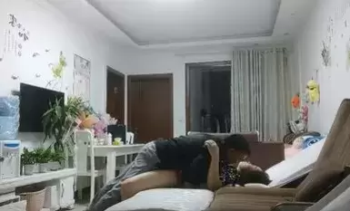 打麻将认识的良家人妻骚女 约过来操偷拍 很奔放掏出JB就吸 衣服也不脱正入 扶着大屁股后入爆操 射的太快满足不了